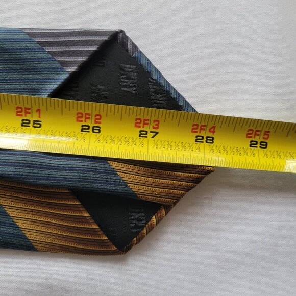 Ungaro Paris 100% Silk Men's Tie Necktie - Made in Italy - Picture 7 of 7